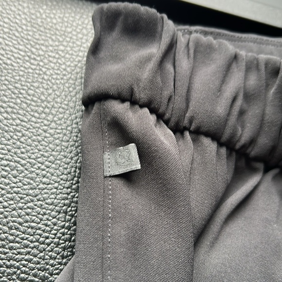 Lululemon Noir Short 5.5 inch Black High Waist Tie Flowy Travel Wrinkle Free 6 - Picture 9 of 13